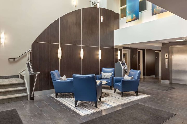 Entrance & Lobby