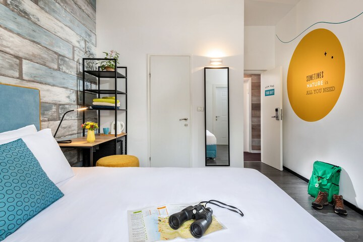 Room 12 of 37