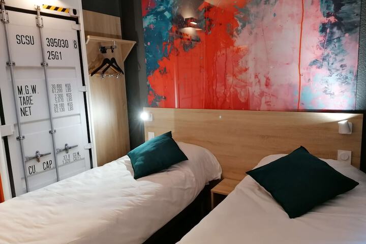 Room 6 of 22