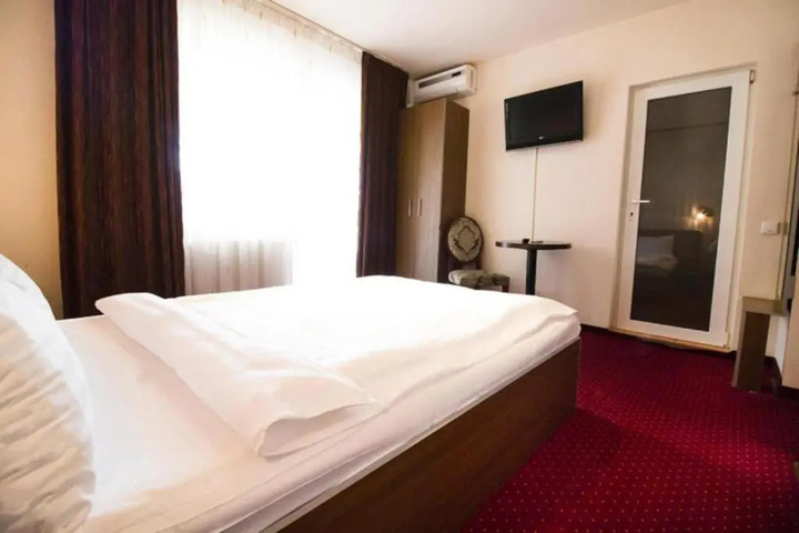 Room 4 of 15