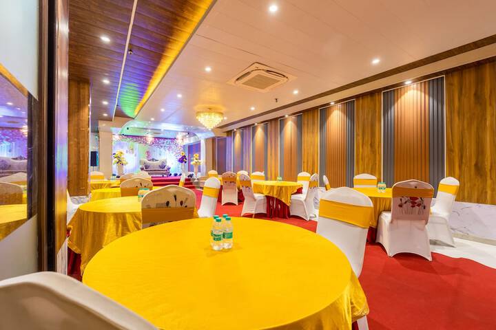 Ballroom/Hall 39 of 45