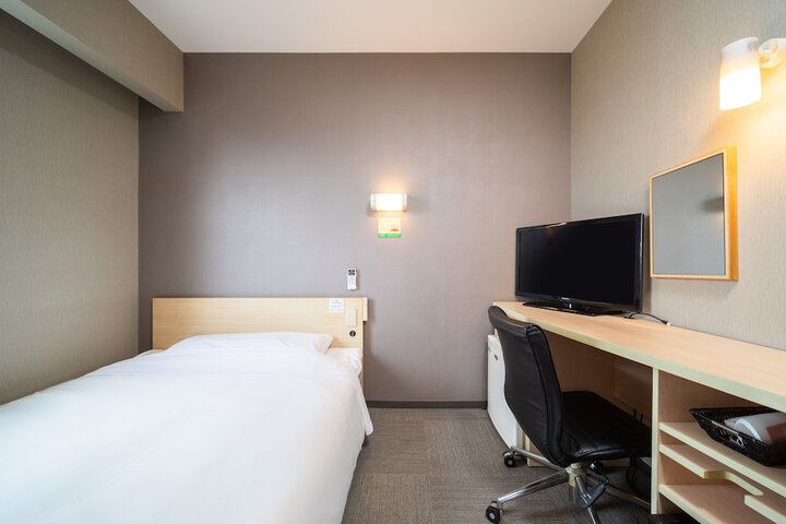Room 8 of 24