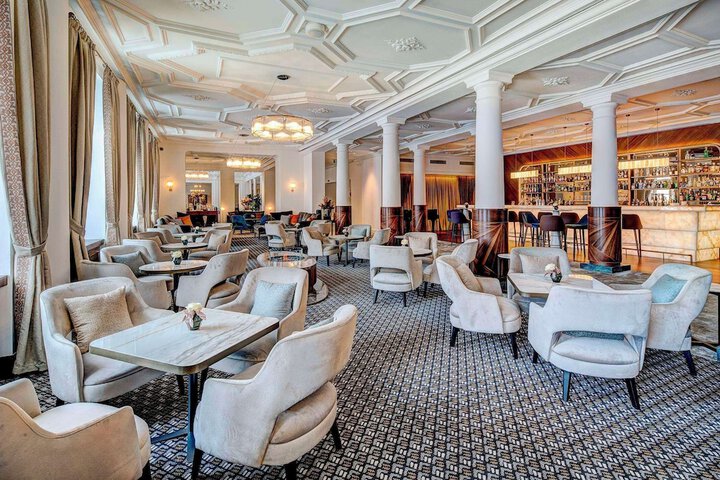 Entrance & Lobby