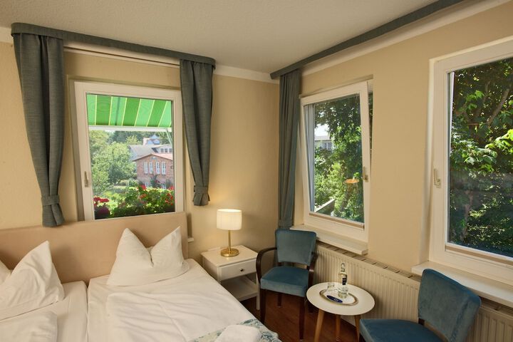 Room 28 of 106