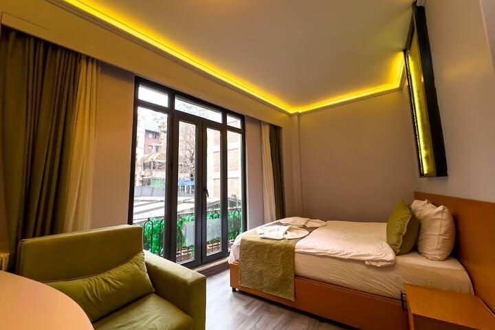 Room 14 of 89