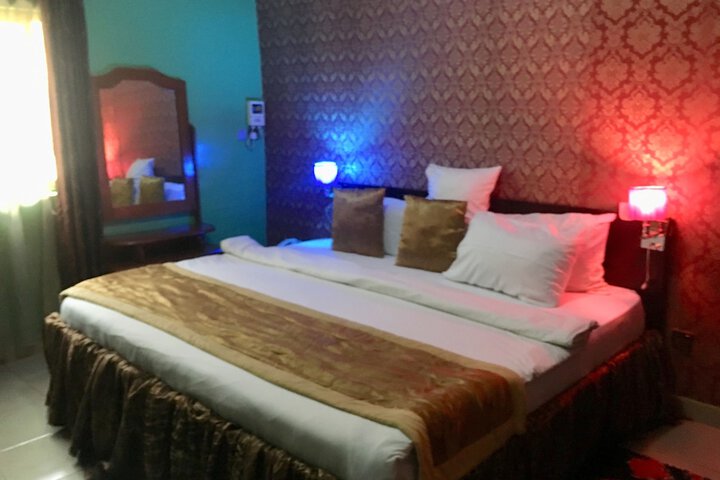 Room 4 of 24