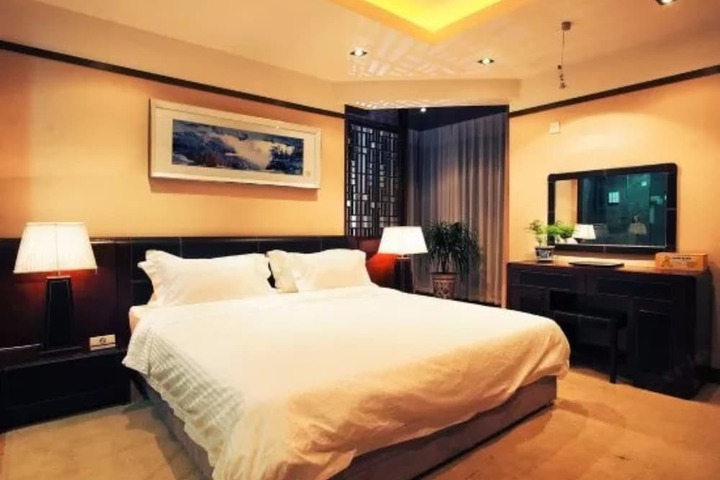 Room 8 of 65