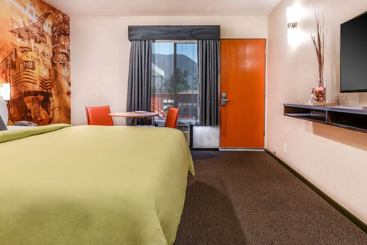 Room 6 of 40