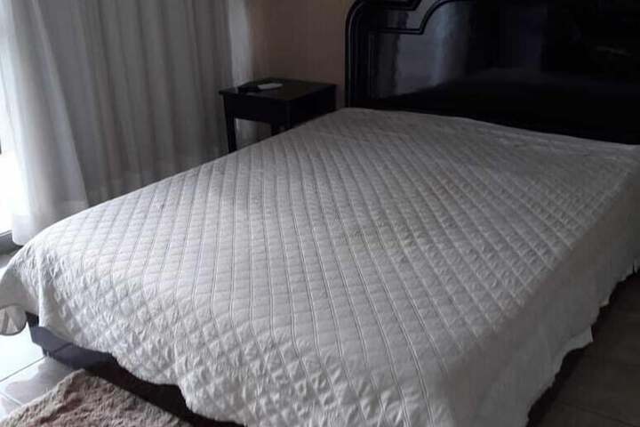 Room 5 of 10