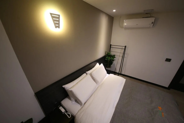 Room 2 of 9