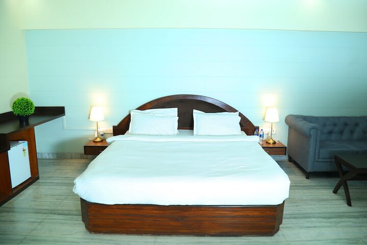 Room 2 of 24