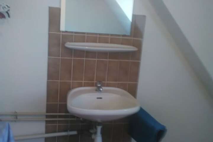 Room 7 of 16