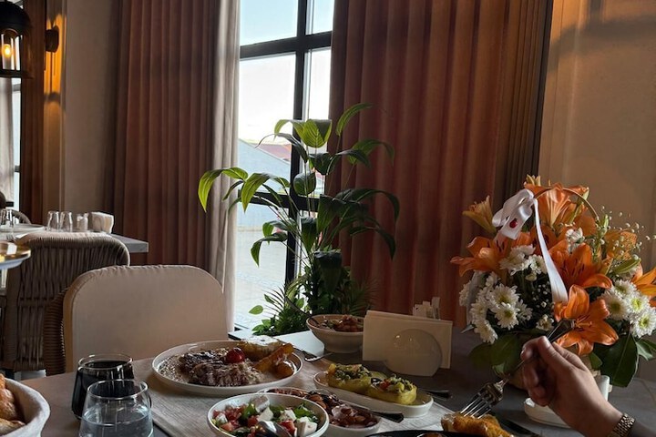 Dining 53 of 76