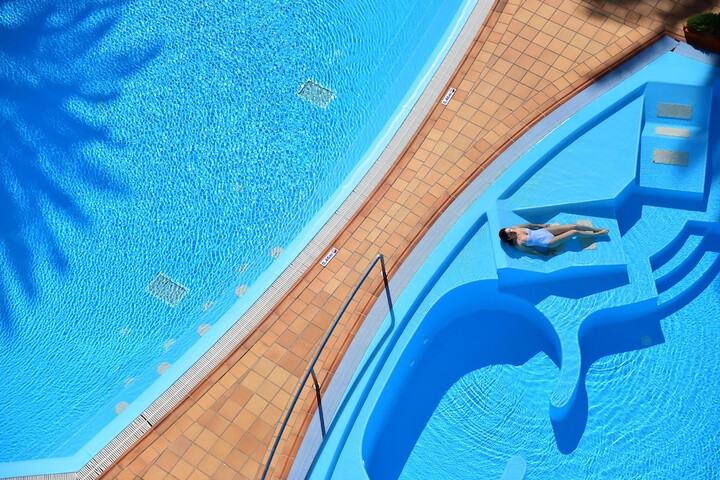 Pool 120 of 411