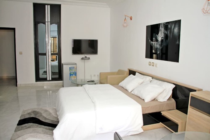Room 9 of 10