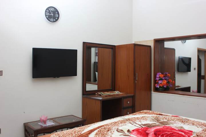 Room 28 of 33