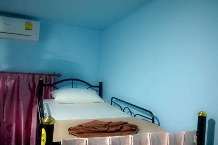 Room 5 of 18