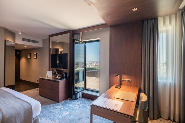 Room 75 of 211