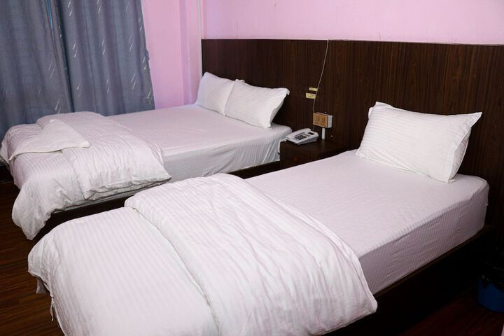 Room 13 of 27