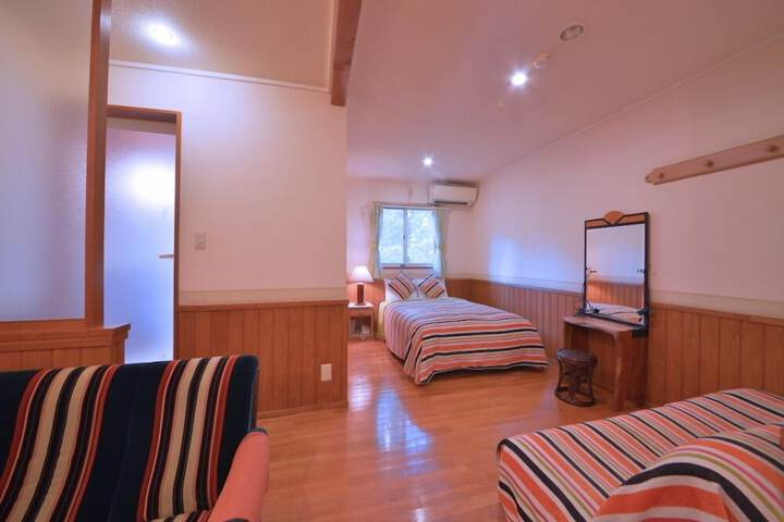Room 17 of 36