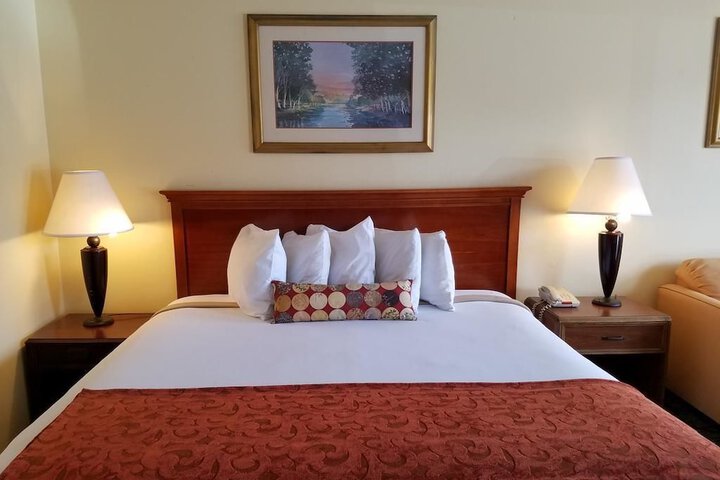 Room 5 of 10