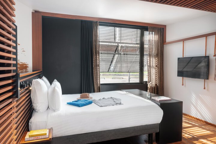 Room 3 of 53