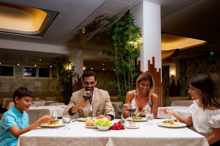 Dining 83 of 127
