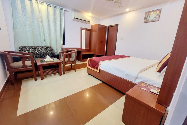 Room 13 of 38