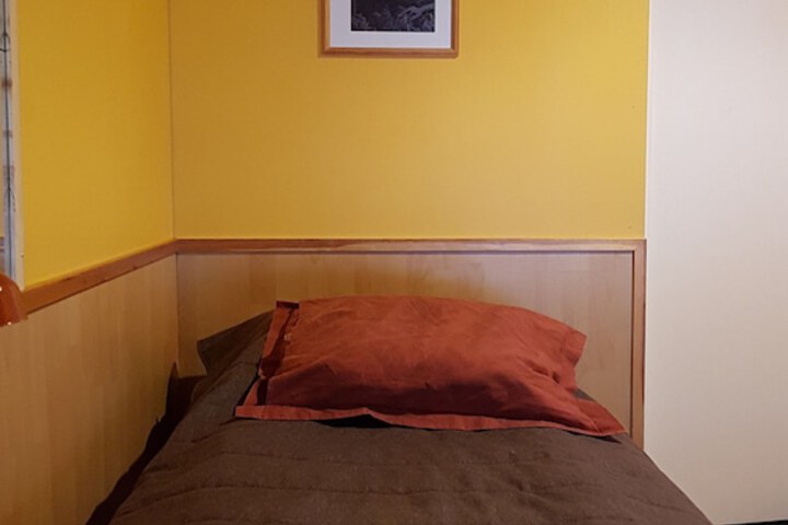 Room 11 of 38