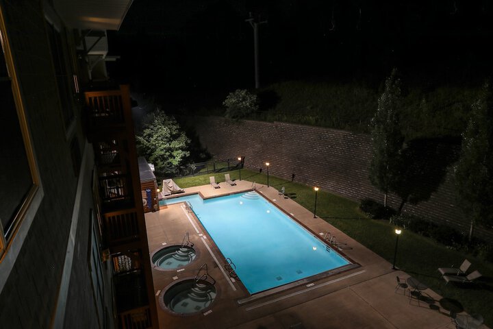 Pool 105 of 126