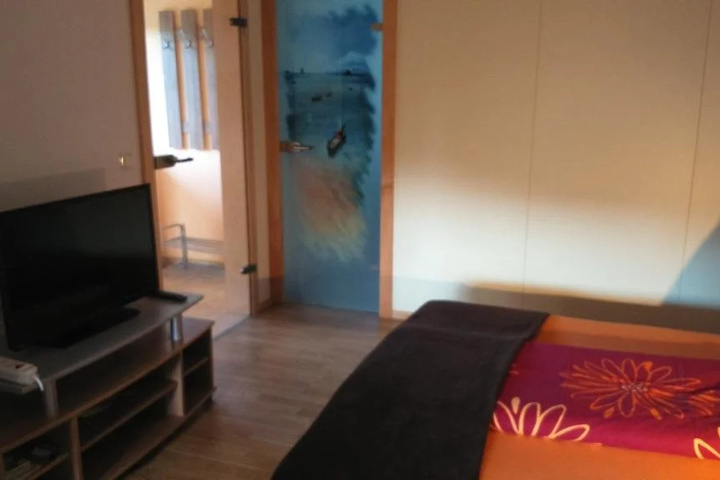 Room 4 of 28