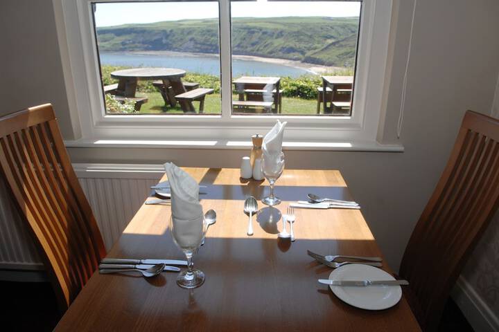 Dining 11 of 33