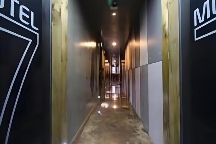 Seven Motel