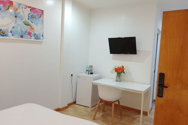 Room 2 of 17