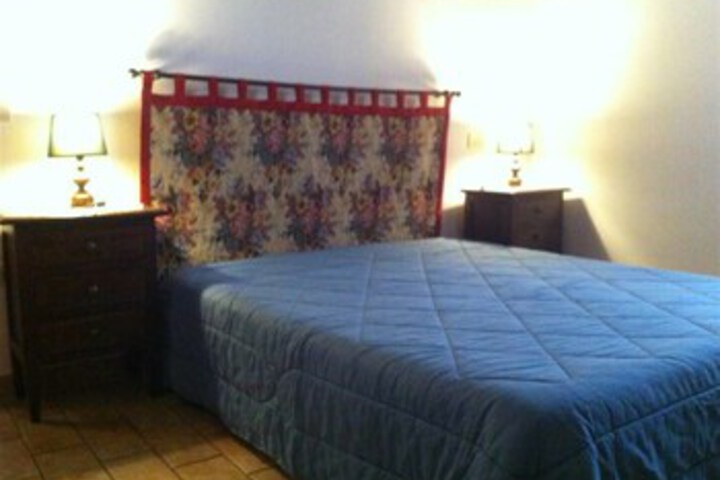 Room 5 of 9