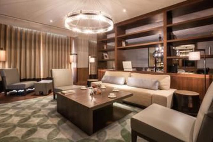 Hotel Suite Photo