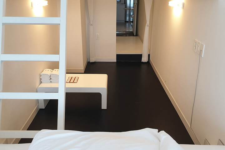 Room 12 of 72