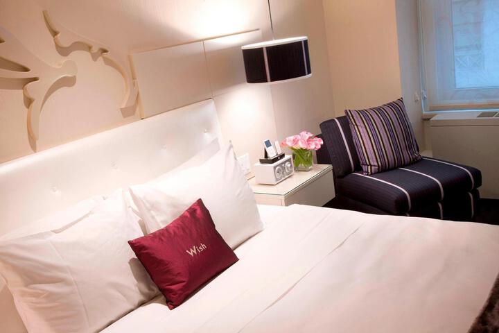 1 King Bed (3 of 21)