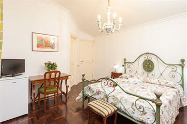 Room 18 of 23