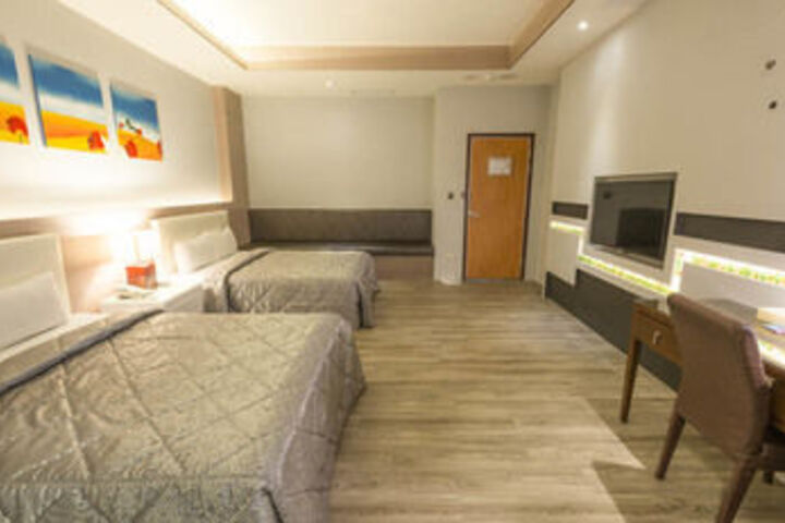 Room 32 of 84