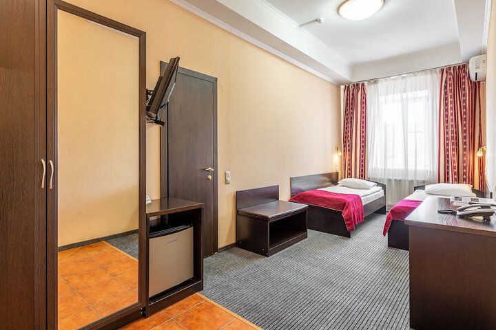 Room 28 of 87