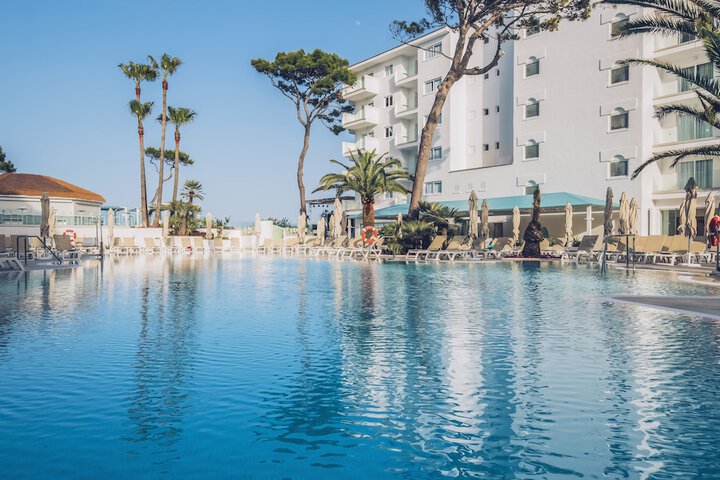 Hotel Pool