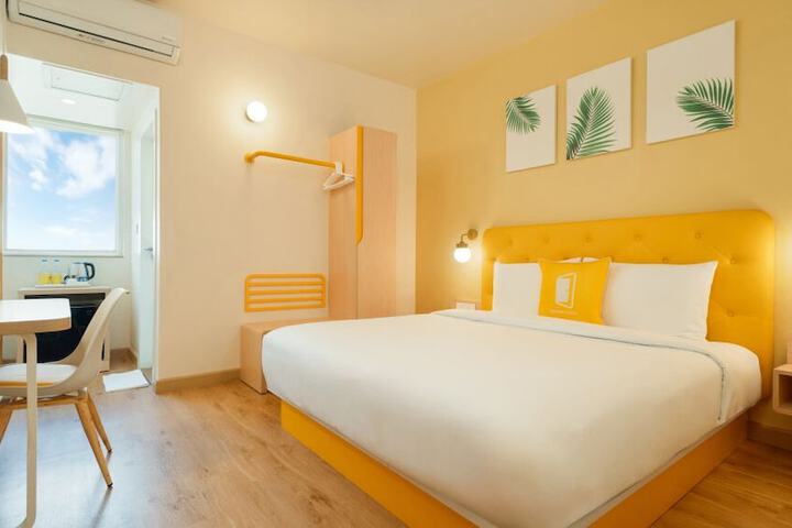 Room 10 of 24