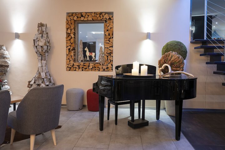 Entrance & Lobby