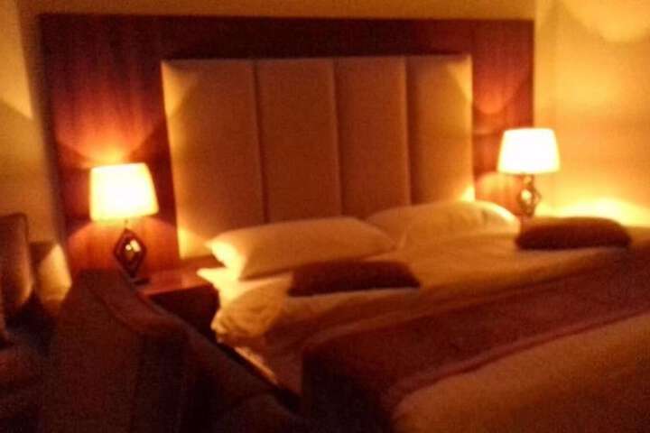Room 4 of 6
