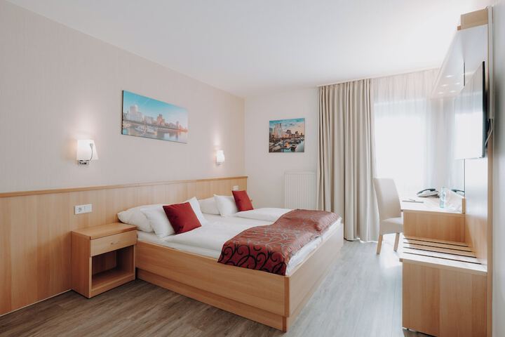 Room 7 of 38