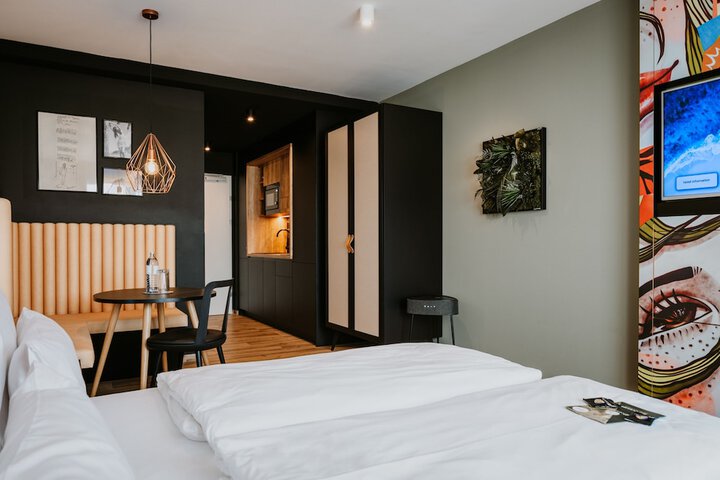 Room 34 of 59