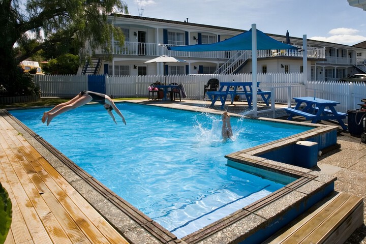 Pool 60 of 65
