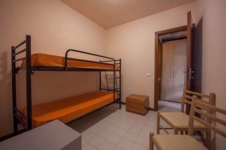 Room 9 of 93