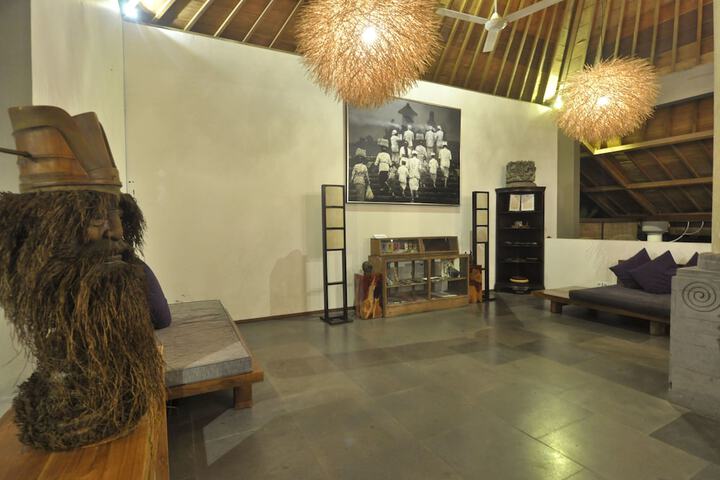Entrance & Lobby